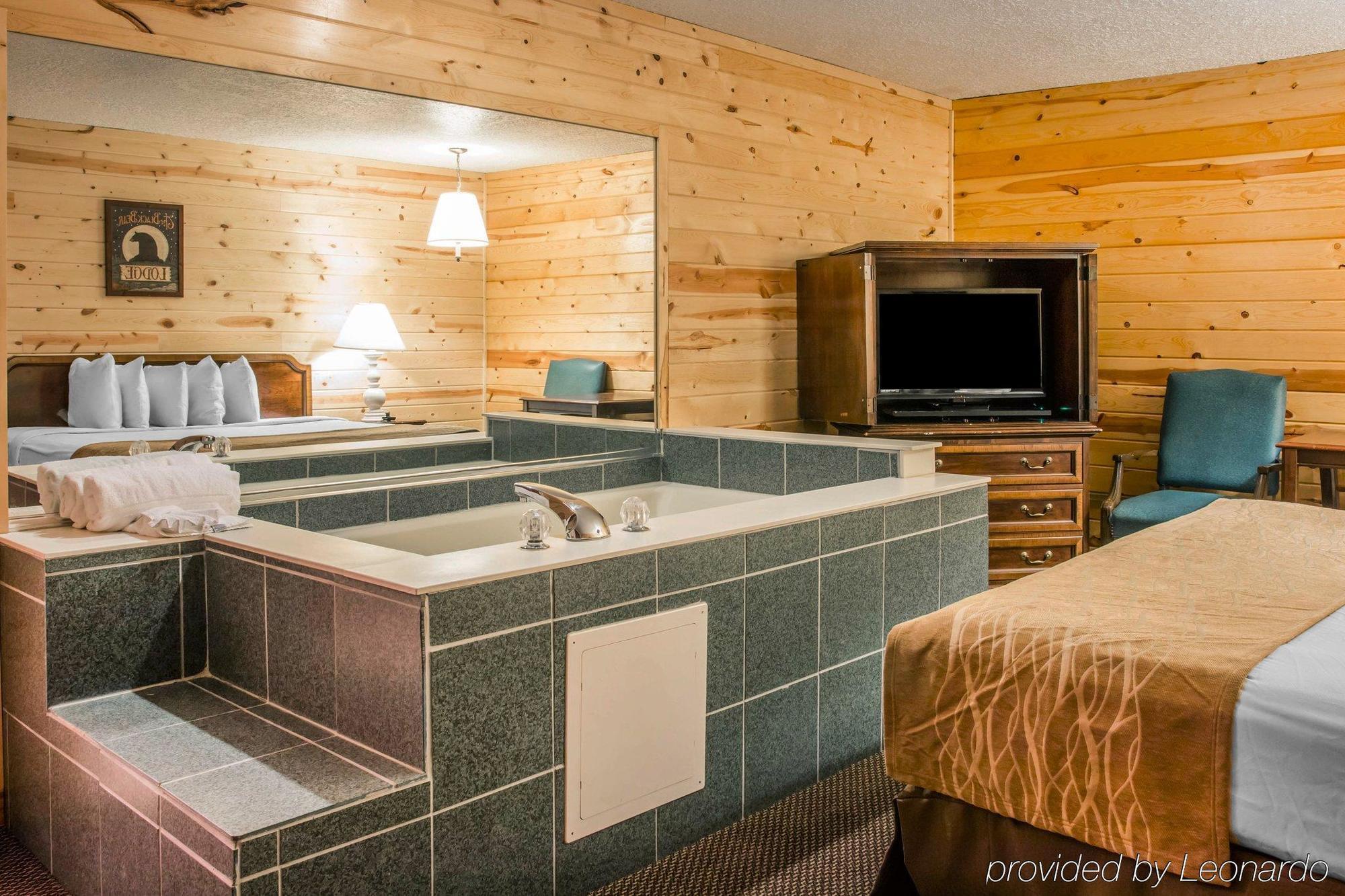 Econo Lodge Bayview Mackinaw City Bagian luar foto