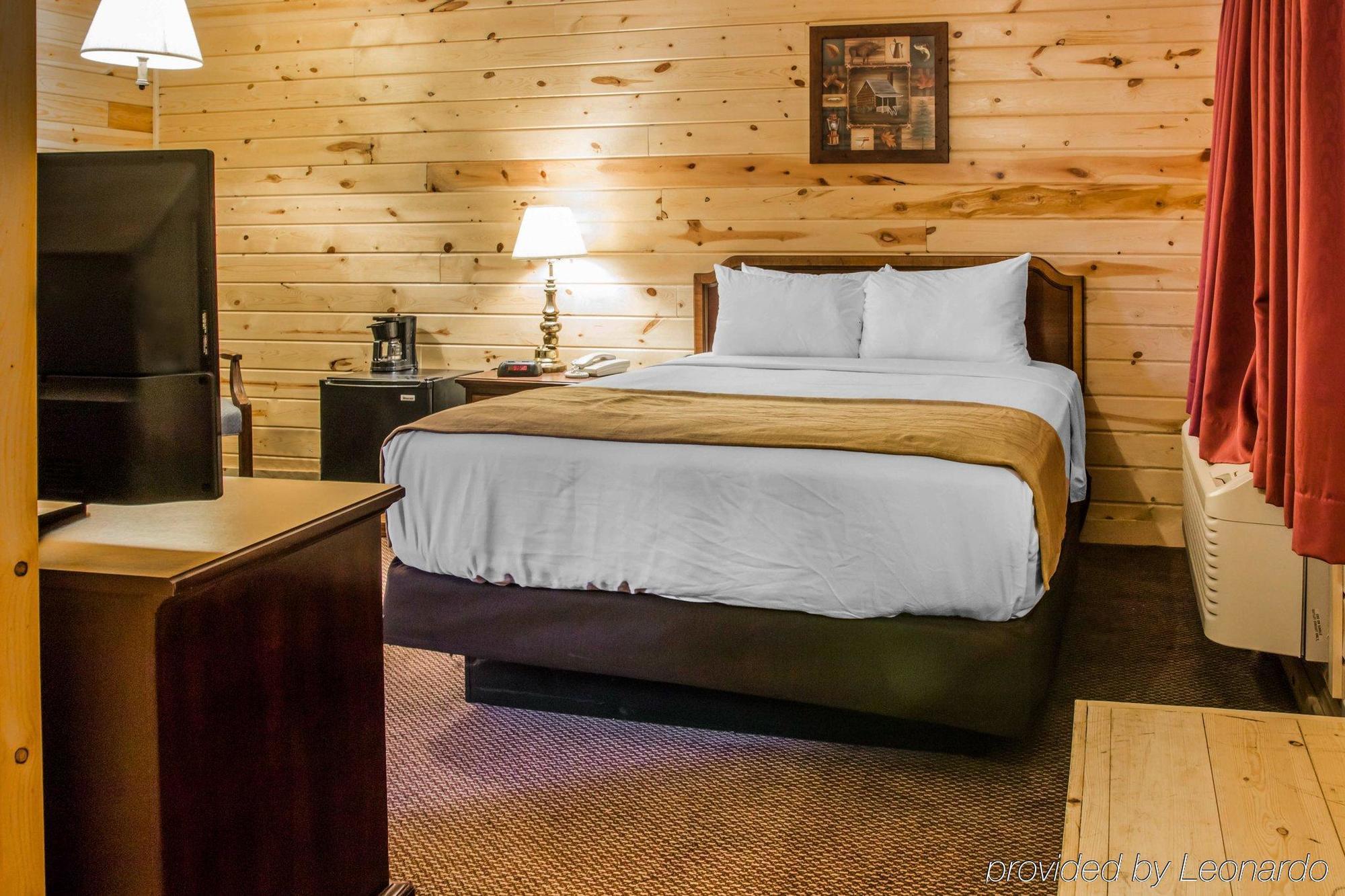 Econo Lodge Bayview Mackinaw City Bagian luar foto