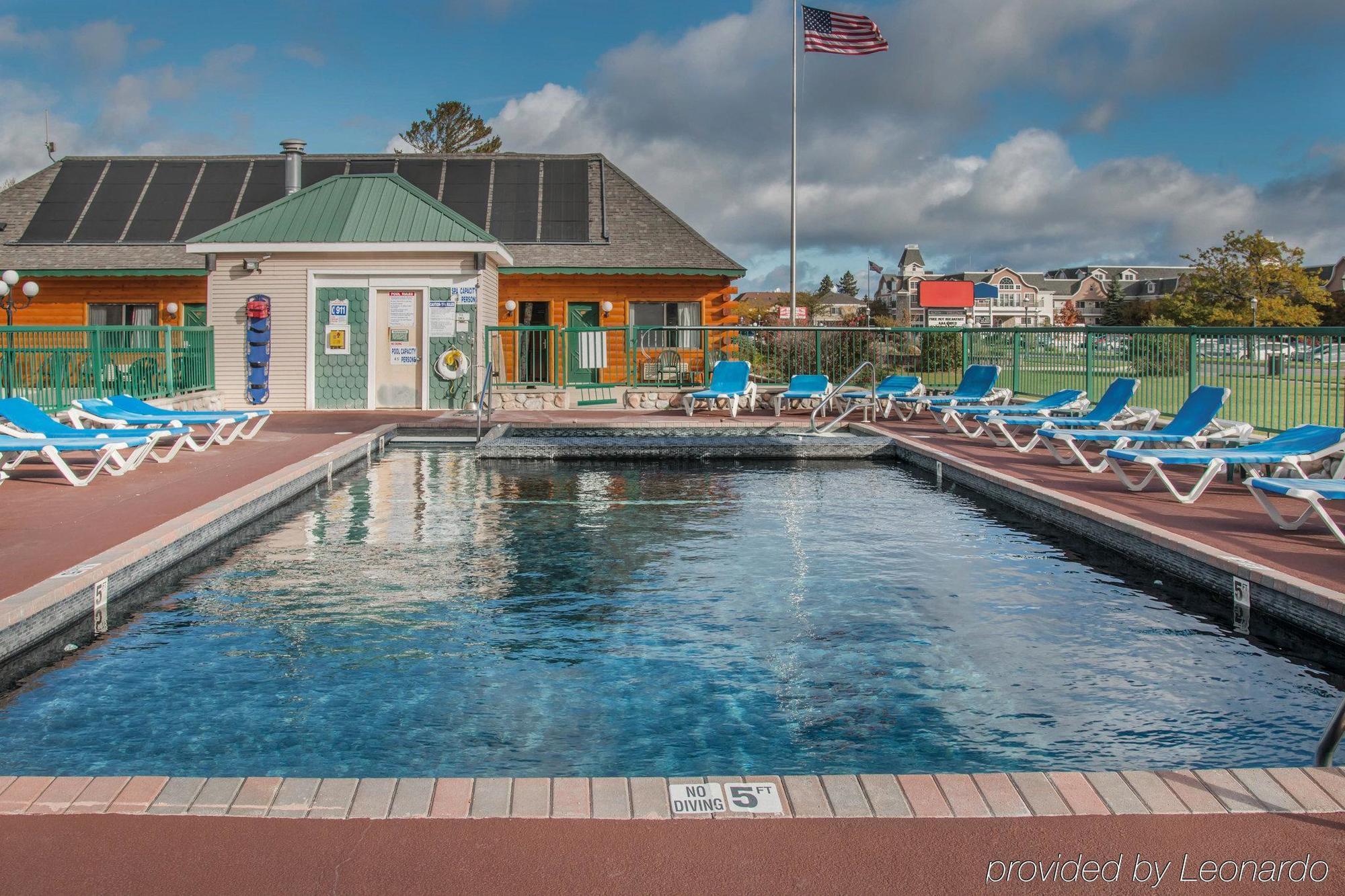 Econo Lodge Bayview Mackinaw City Bagian luar foto
