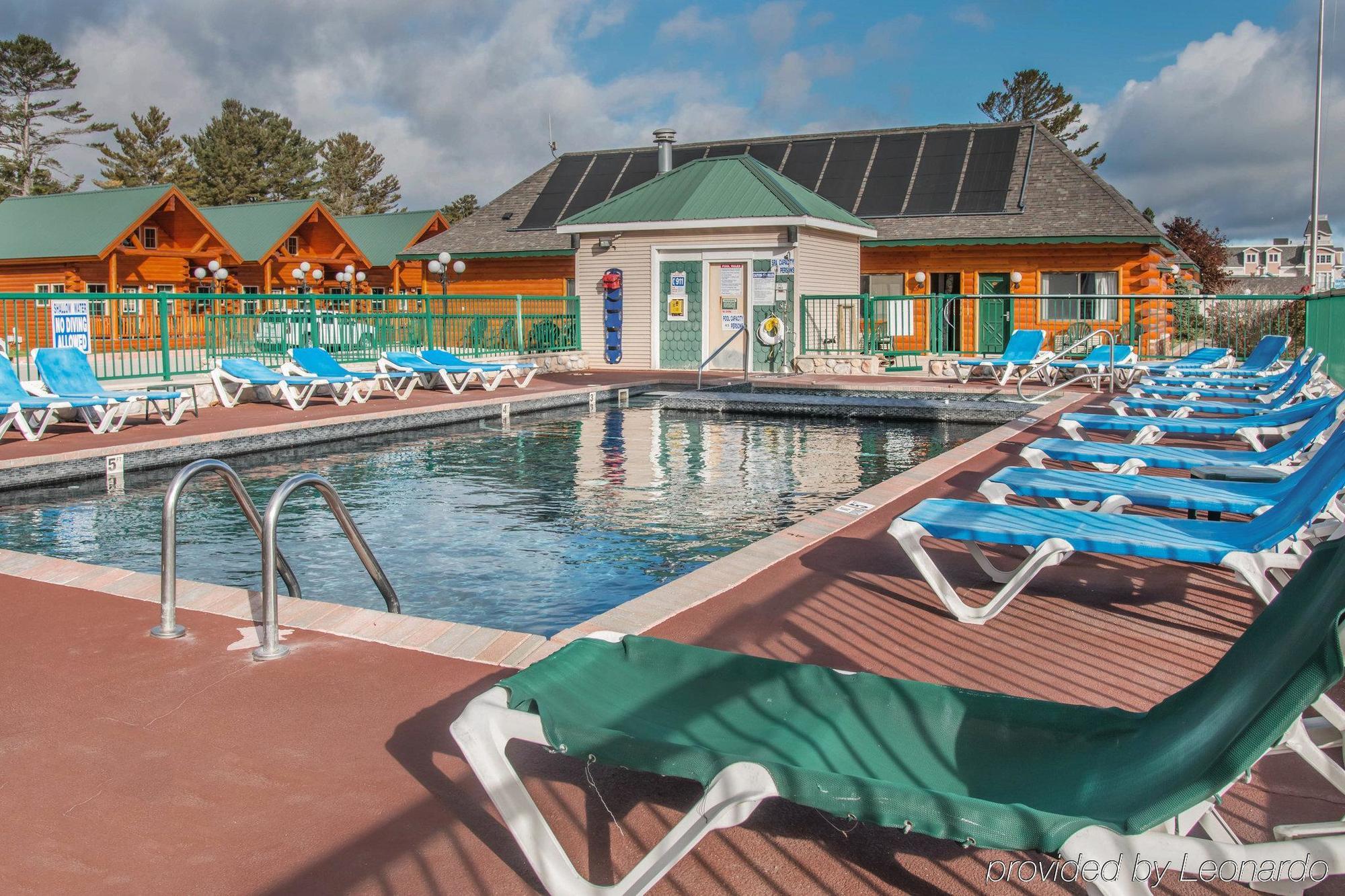 Econo Lodge Bayview Mackinaw City Bagian luar foto
