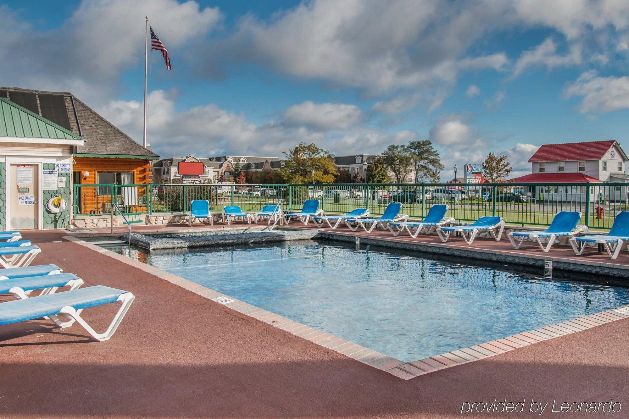Econo Lodge Bayview Mackinaw City Bagian luar foto