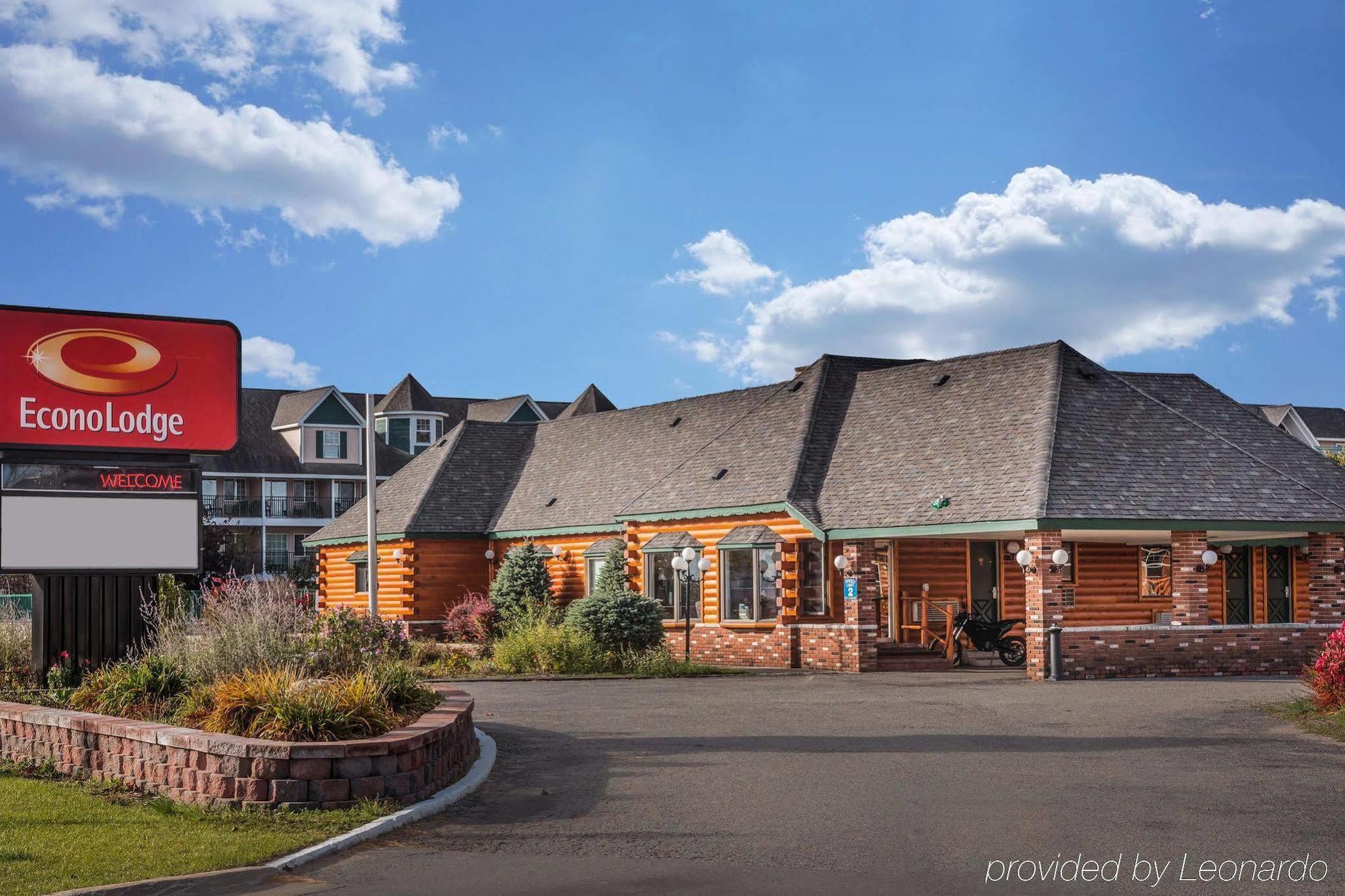 Econo Lodge Bayview Mackinaw City Bagian luar foto