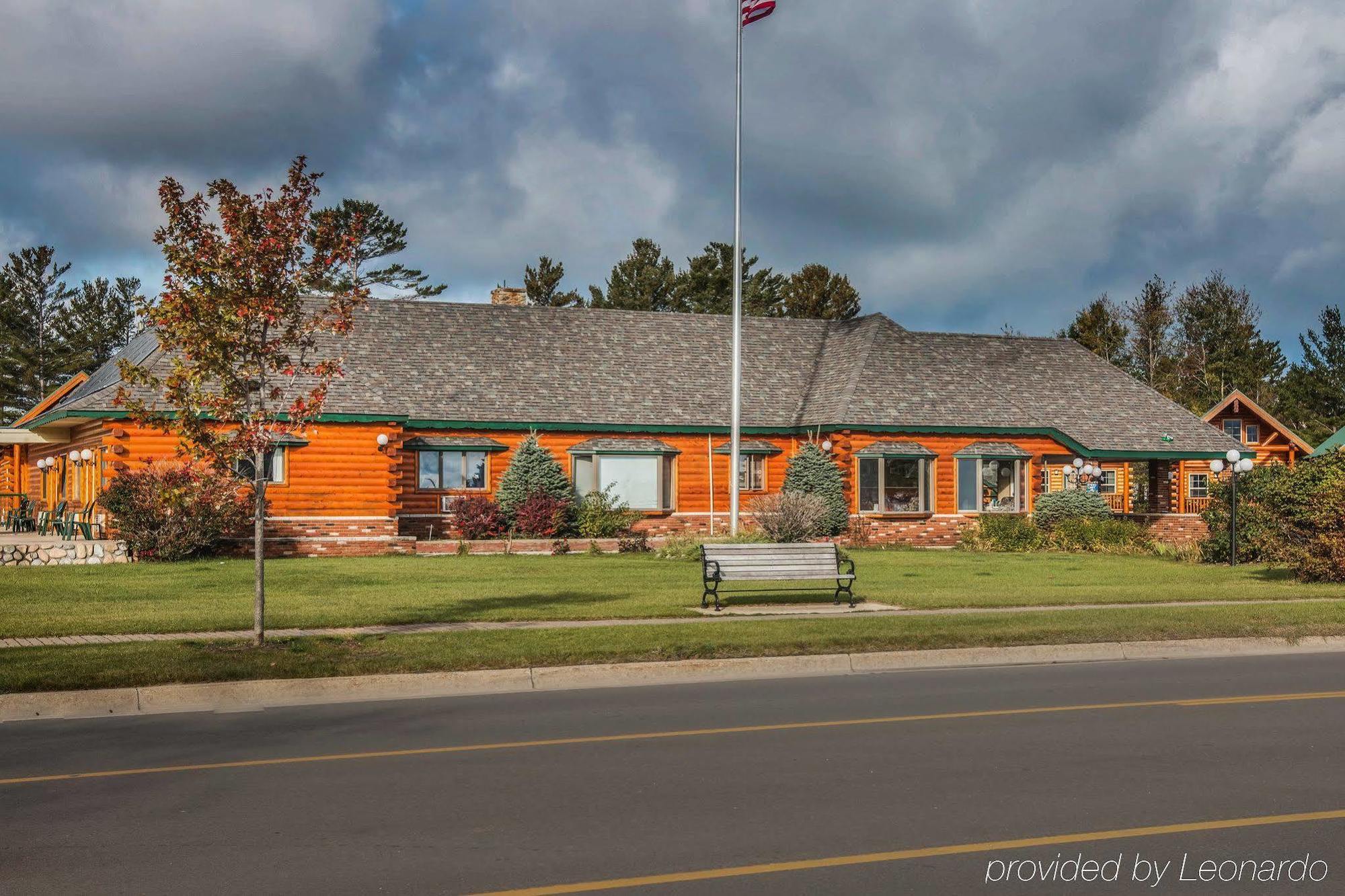 Econo Lodge Bayview Mackinaw City Bagian luar foto