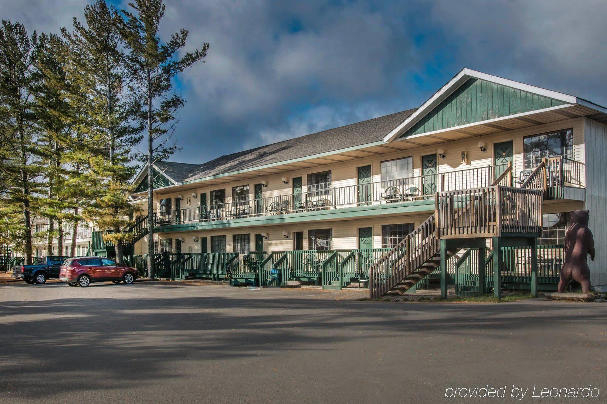 Econo Lodge Bayview Mackinaw City Bagian luar foto