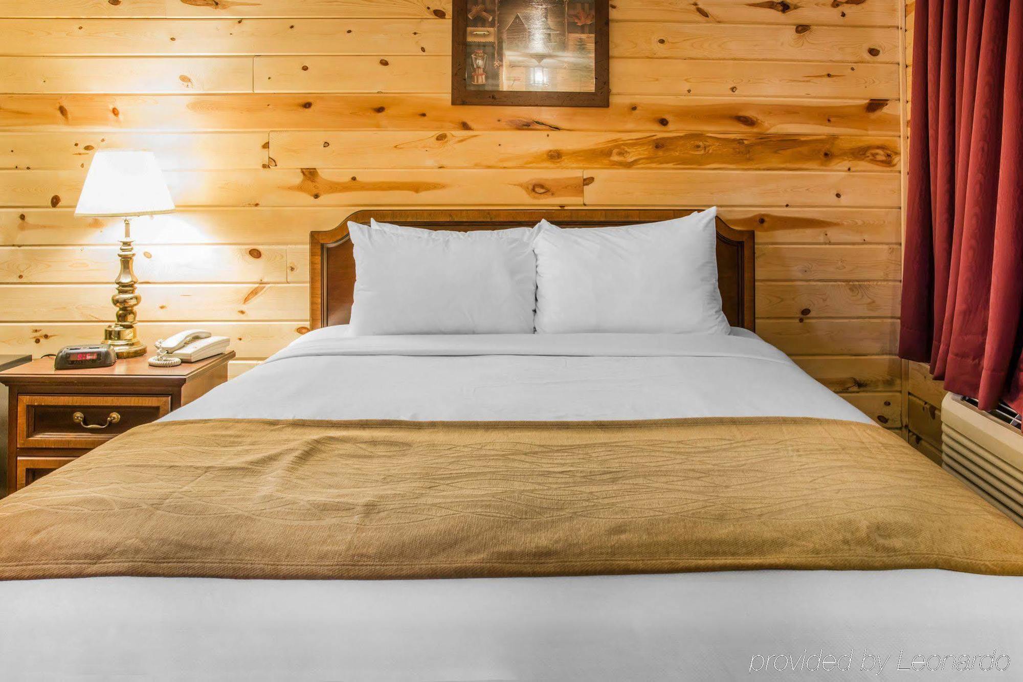Econo Lodge Bayview Mackinaw City Bagian luar foto