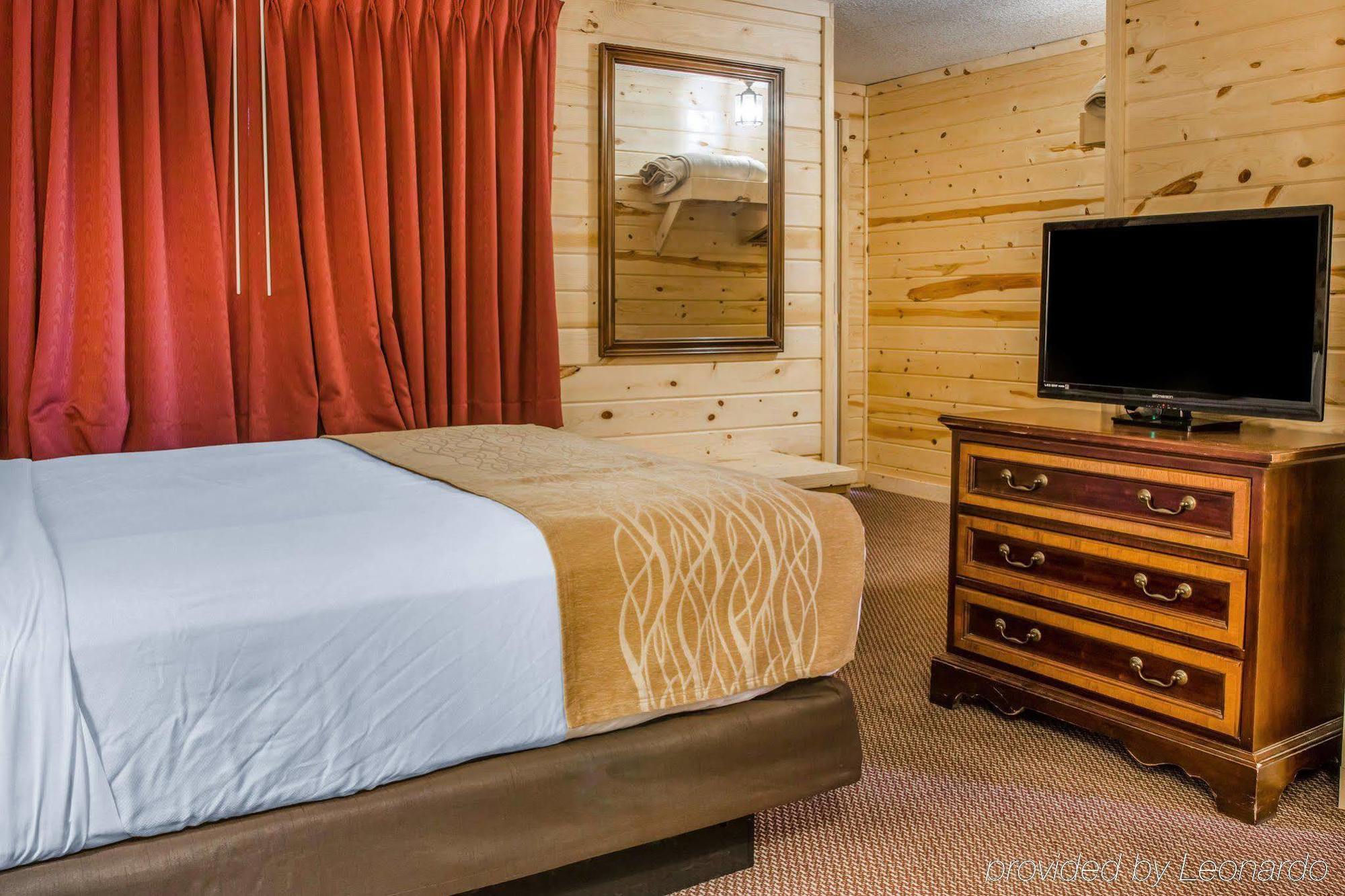 Econo Lodge Bayview Mackinaw City Bagian luar foto