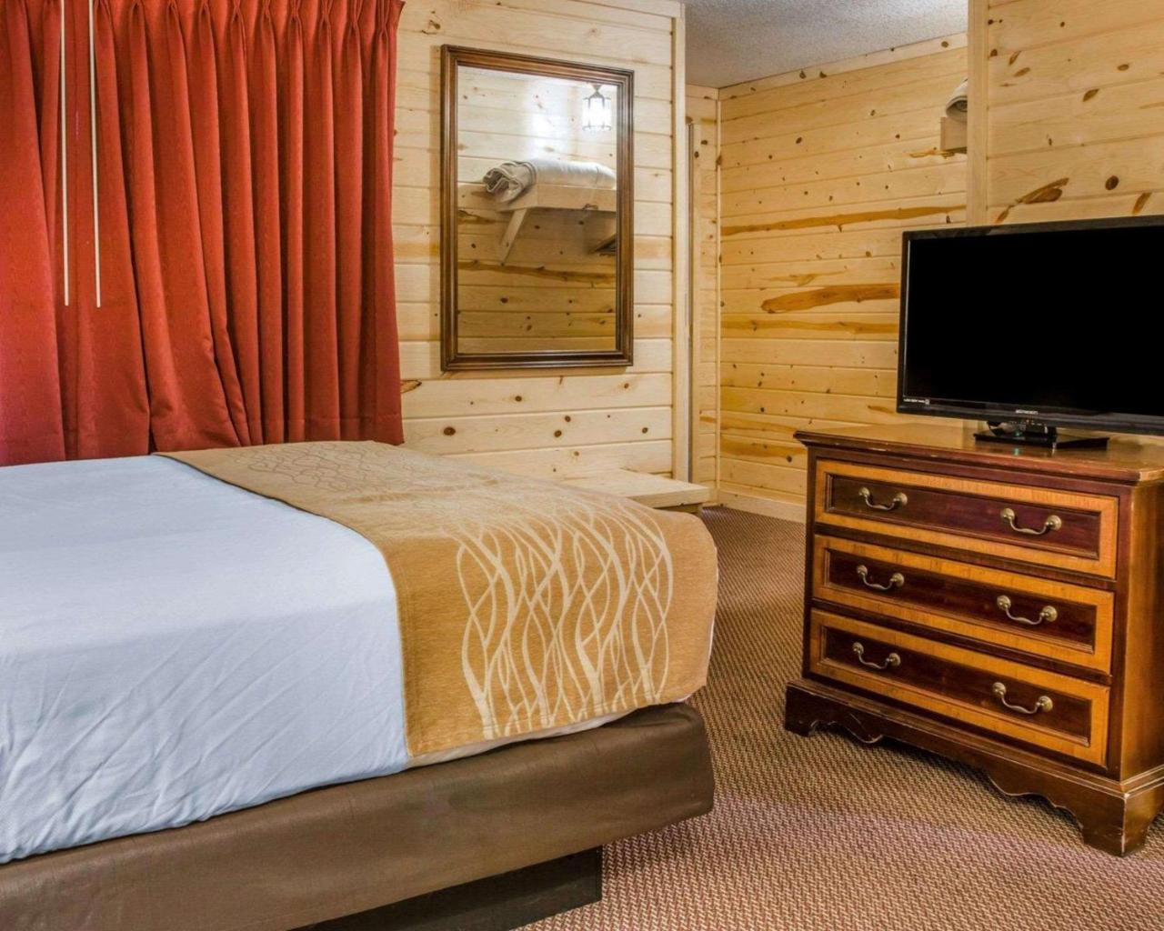 Econo Lodge Bayview Mackinaw City Bagian luar foto