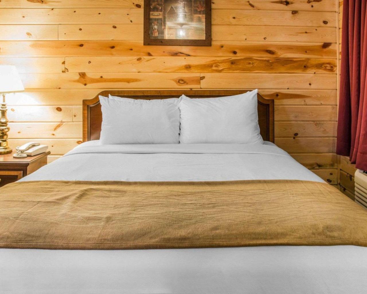 Econo Lodge Bayview Mackinaw City Bagian luar foto