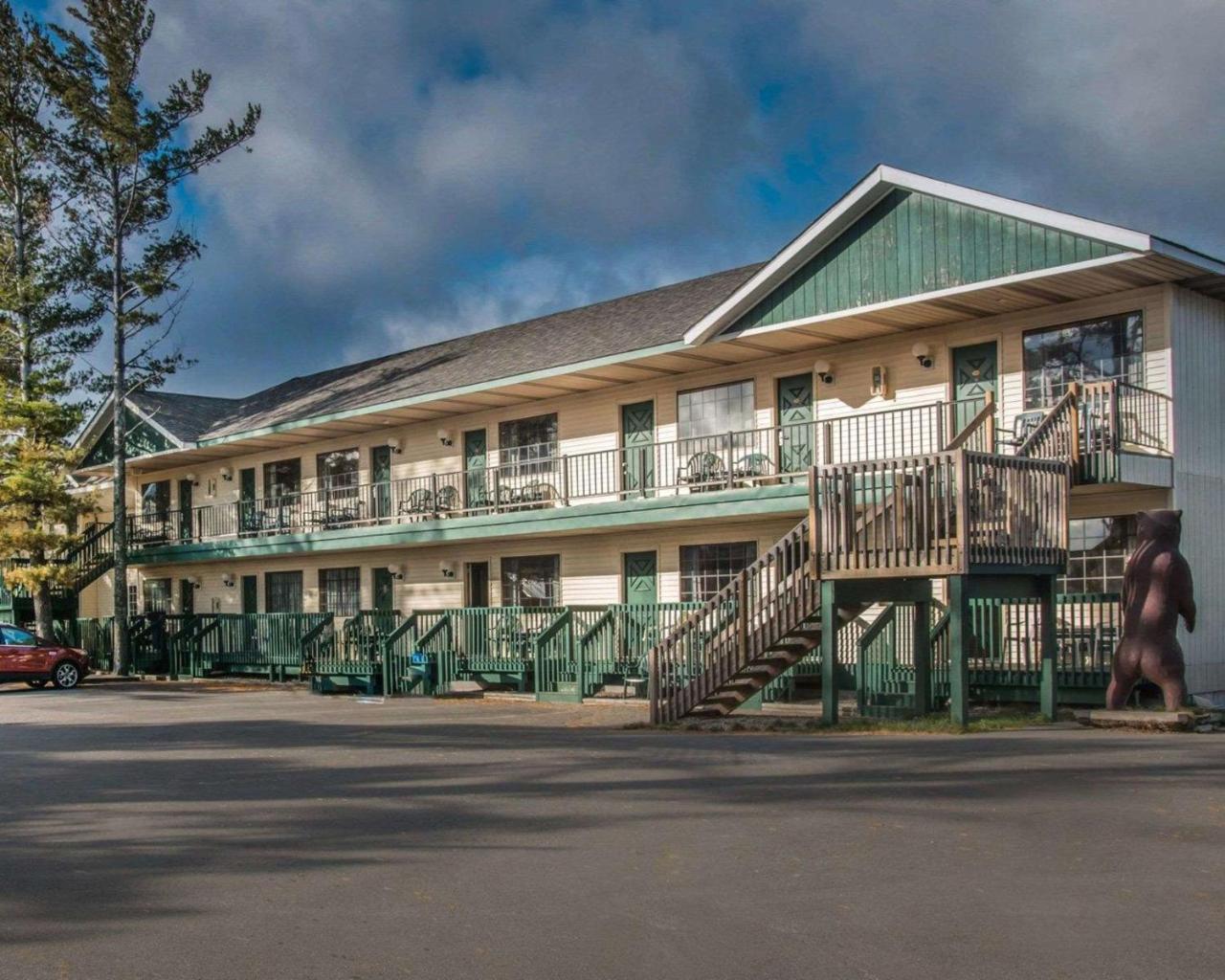 Econo Lodge Bayview Mackinaw City Bagian luar foto