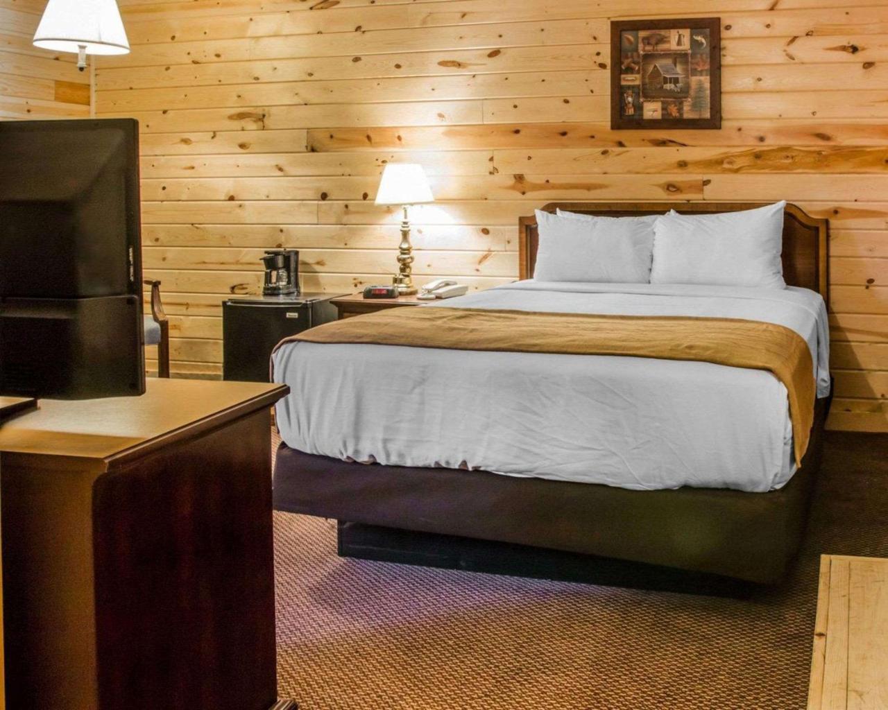 Econo Lodge Bayview Mackinaw City Bagian luar foto